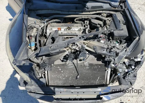 2011 Honda Accord Exl z USA, uszkodzony, nr VIN 1HGCS1B81BA015590